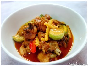 ไก่ผัดน้ำพริกแกง