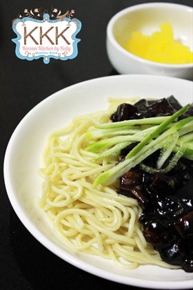 จาจังมยอน (Black Bean Sauce Noodle) 